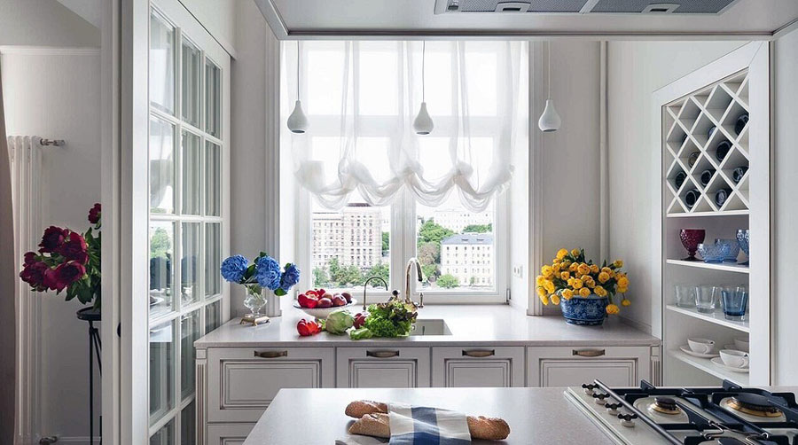 Угловая кухня с использованием места подоконника