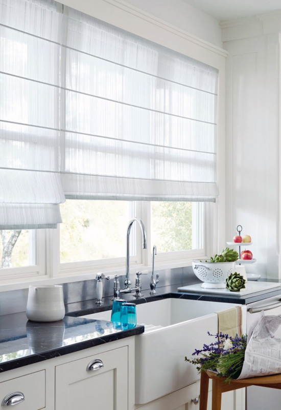 Гарні та практичні жалюзі для кухні
