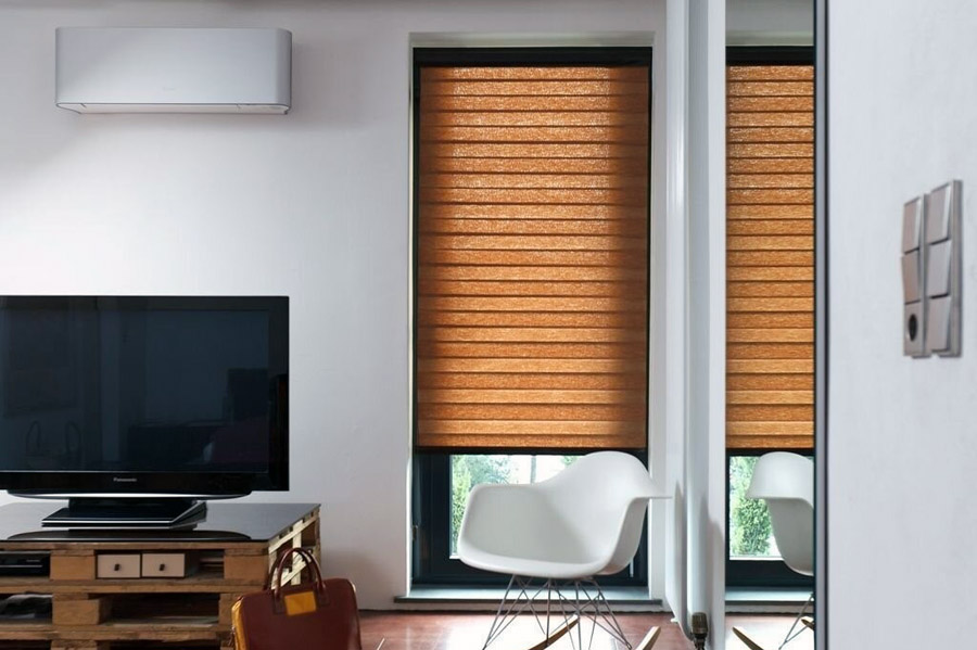 Красиві касетні жалюзі в дизайні інтер'єра