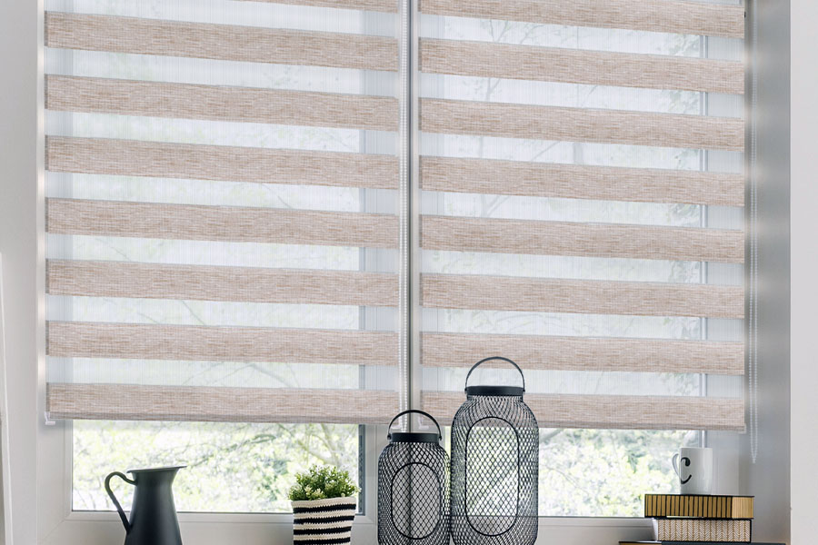 Оформлення вікна подвійними рулонними шторами