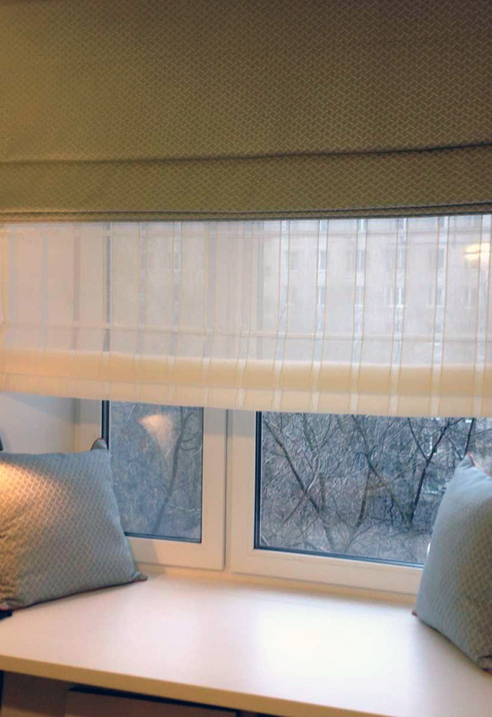 Вікно з подвійними рулонними шторами