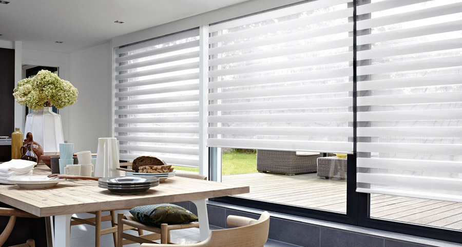 Практичні рулонні штори для кімнати