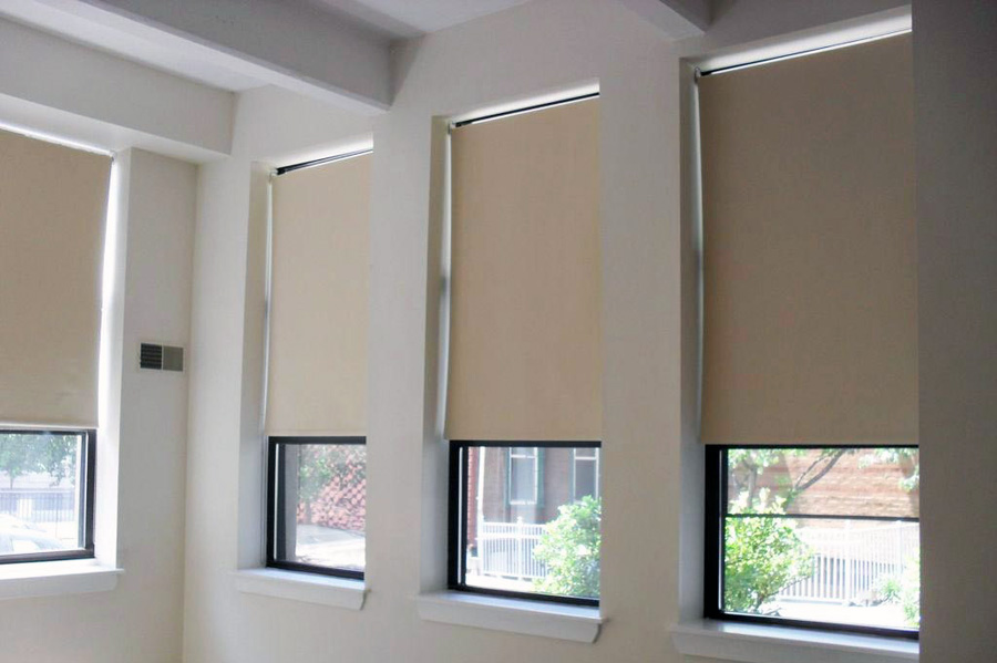 Приклад використання тканинних жалюзі в інтер'єрі