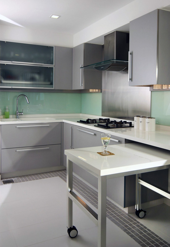 Приклад кухні з висувним столом