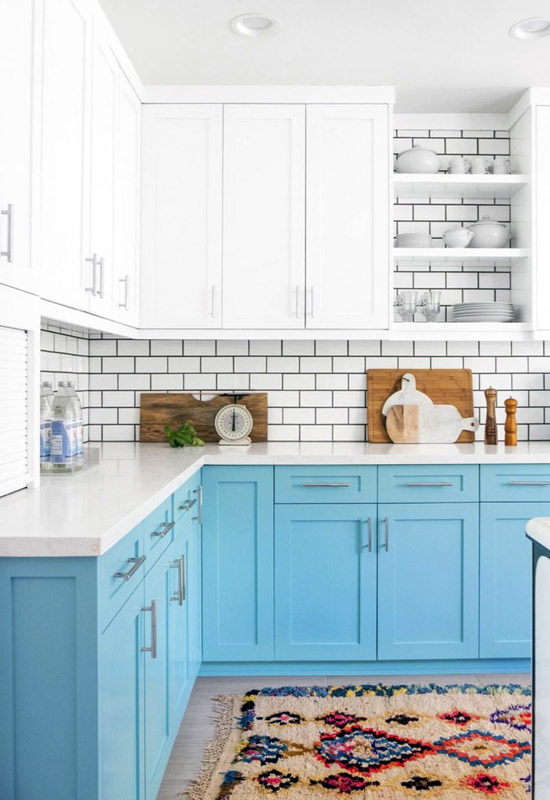 Кухня в хрущевке в пастельных тонах