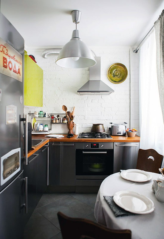 Варіант обстановки та оформлення маленької кухні