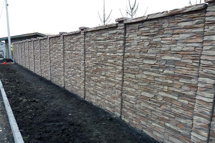 Будівництво паркану з бетону на ділянці