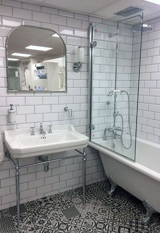 Пример открытой душевой системы в доме