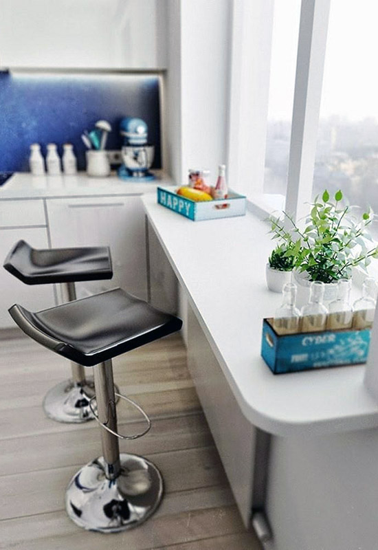 Барна стійка на підвіконні у будинку