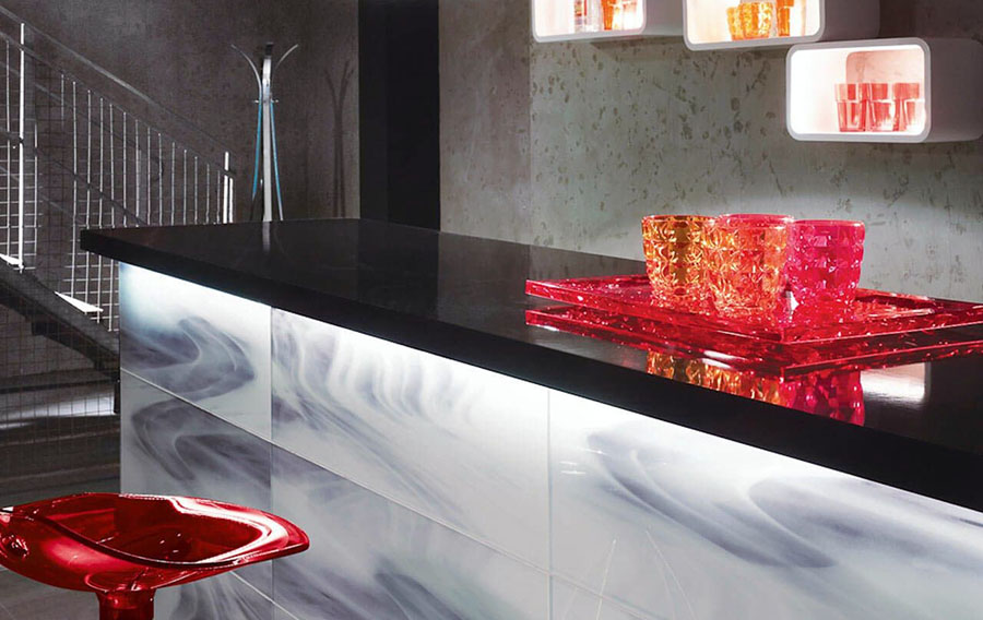 Барна стійка з декоративним оздобленням