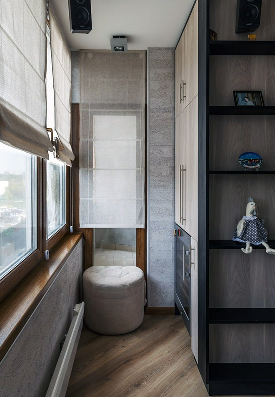 Як правильно розташувати шафу на балконі для зберігання речей