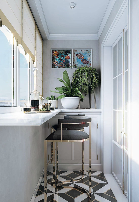 Красива барна стійка із золотим декором на балконі