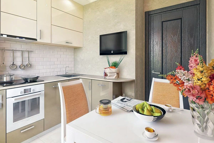 Куди поставити обідній стіл на маленькій кухні