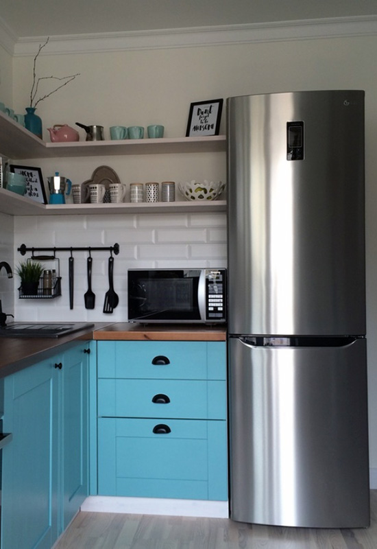 Маленька кухня з плануванням у формі літери Г