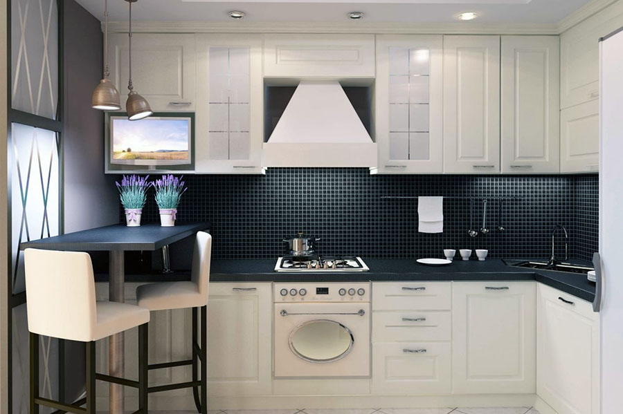 Маленька кухня зі світлими меблями та темною стільницею