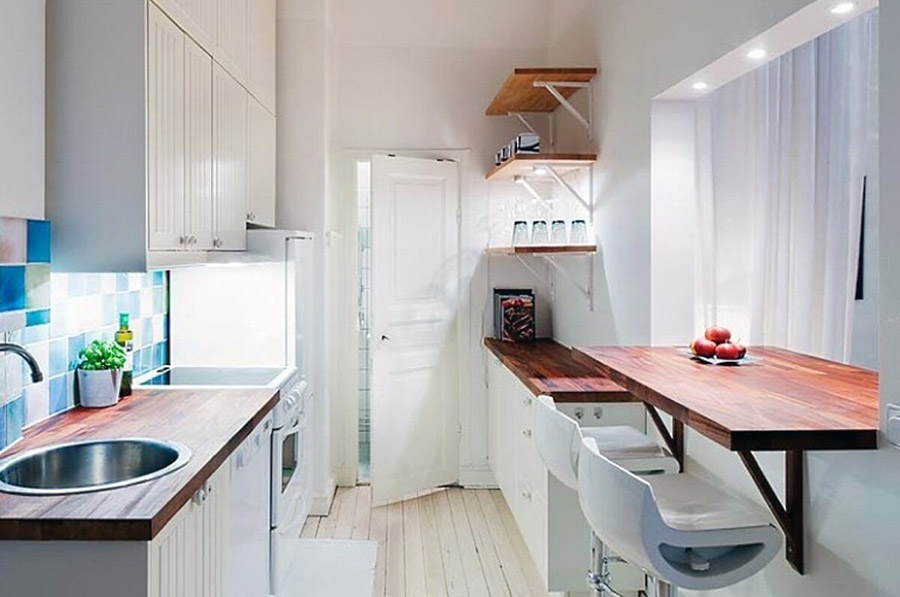 Широка барна стійка з підвіконня