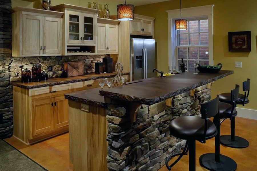 Барная стойка напротив рабочей зоны в кухне