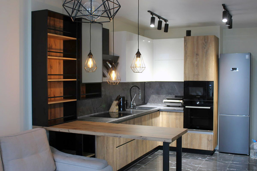 Компактна барна стійка на кухні