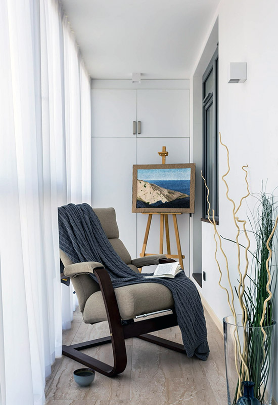 Полноразмерный шкаф на балконе