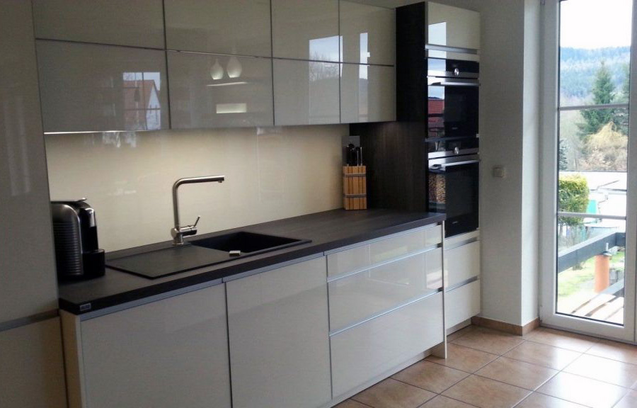 Прямая планировка на вытянутой кухне