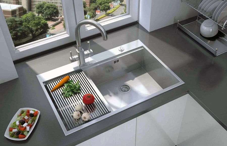 Приклад врізної мийки на кухні