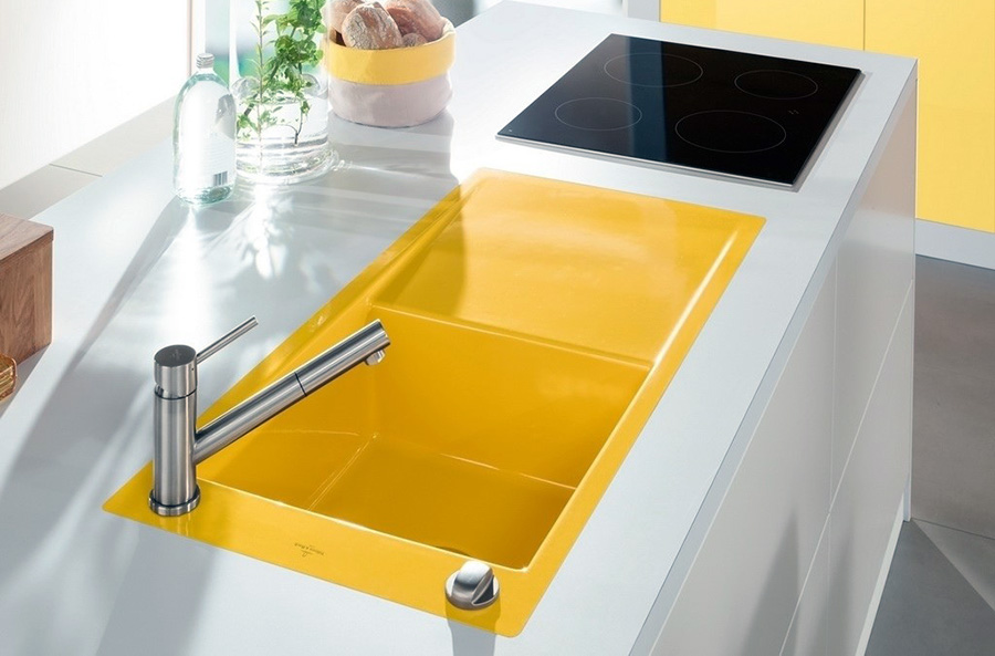 Яскрава та зручна раковина на кухні
