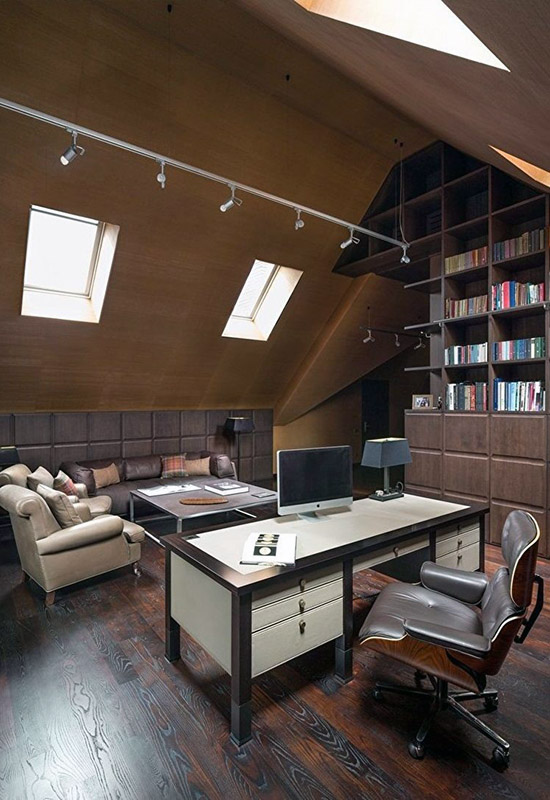 Облаштування робочого кабінету на мансарді