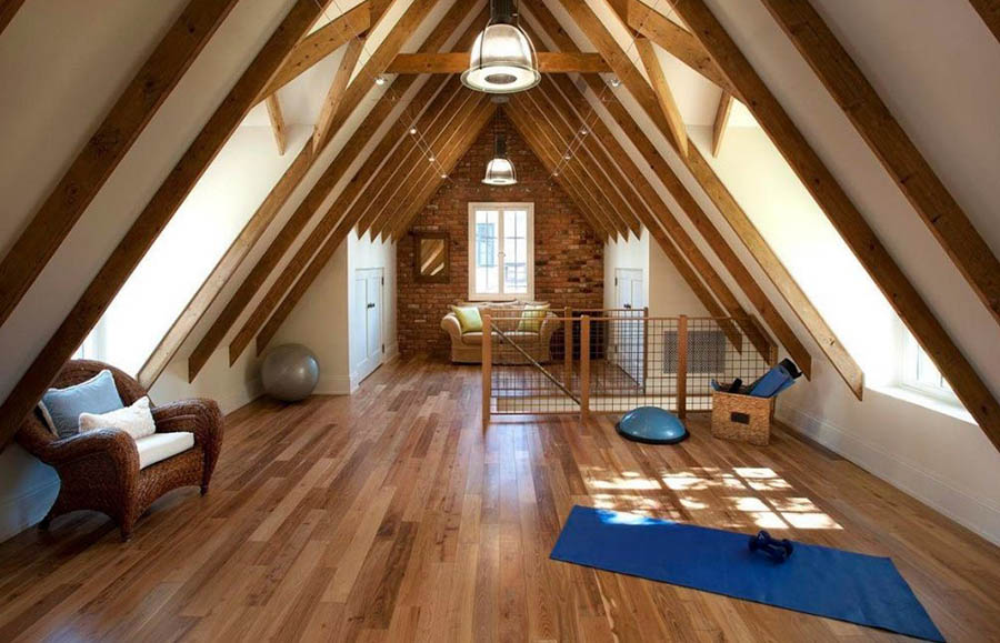 Дерев'яна двосхила мансарда із зоною відпочинку