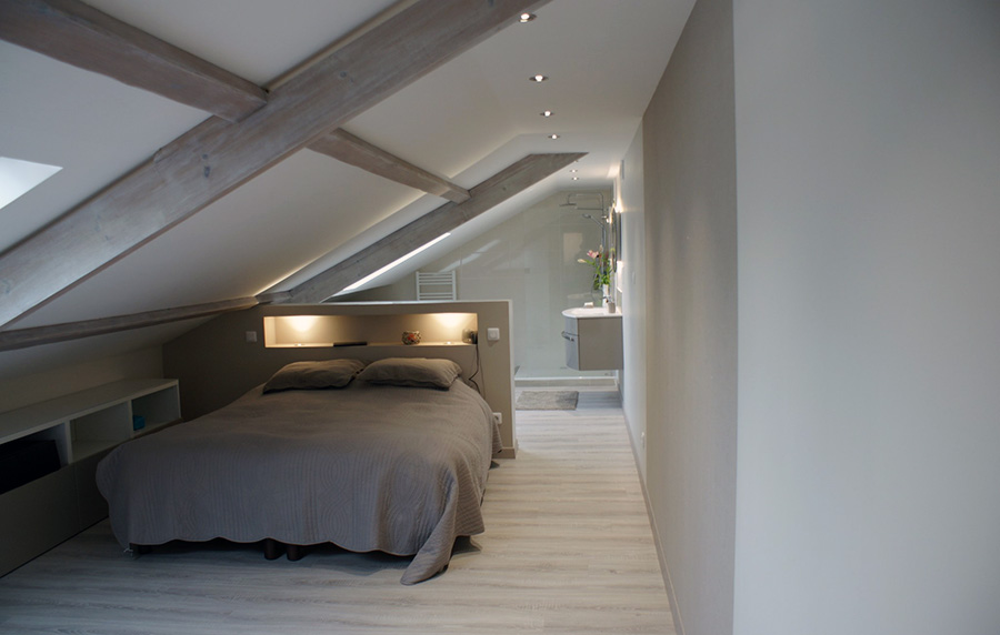 Мансарда з однією скошеною стіною