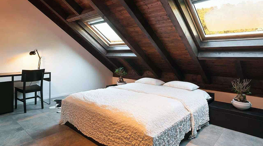 Приклад перетворення мансарди на спальню