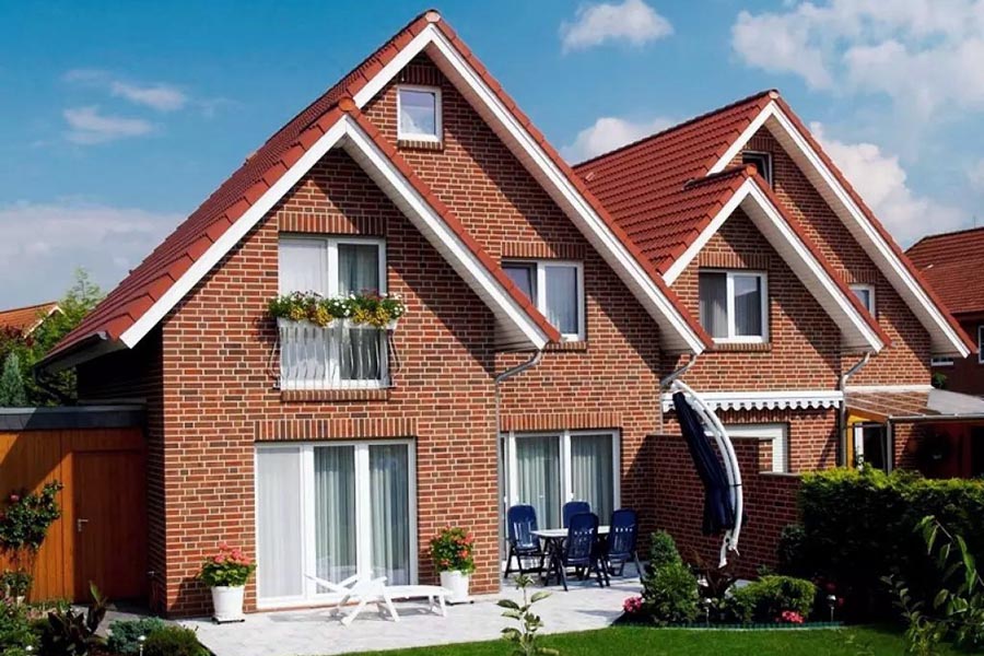 Садиба з кам'яними стінами