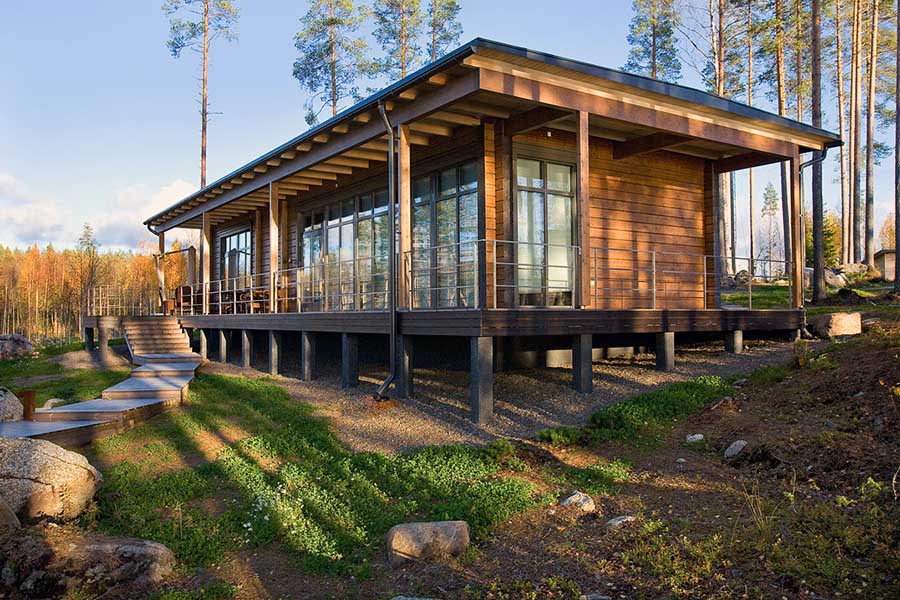 Приклад фінського будинку у стилі модерн із панорамними вікнами