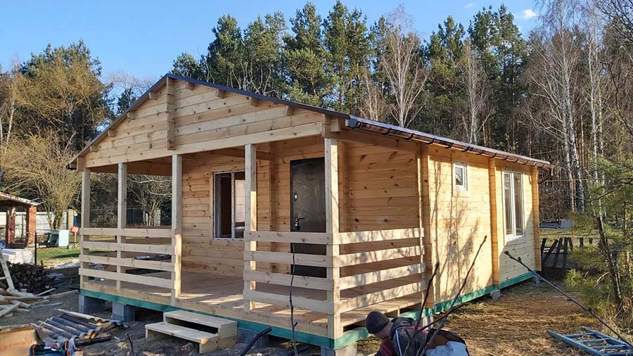 Установка стелі та покрівлі під час будівництва фінського будинку