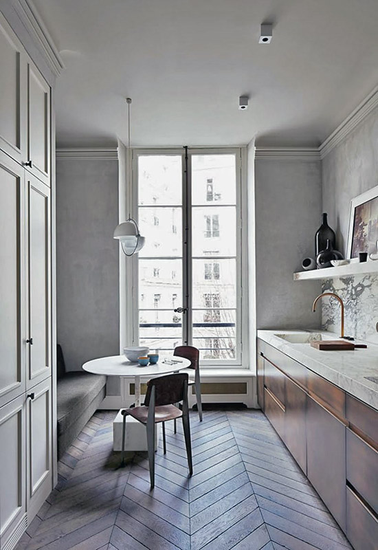 Гарна кухня з мінімалістичним дизайном без верхніх систем зберігання