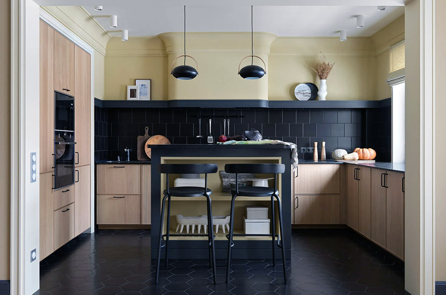 Оздоблення фартуха та зони над ним для кухні без верхніх шаф