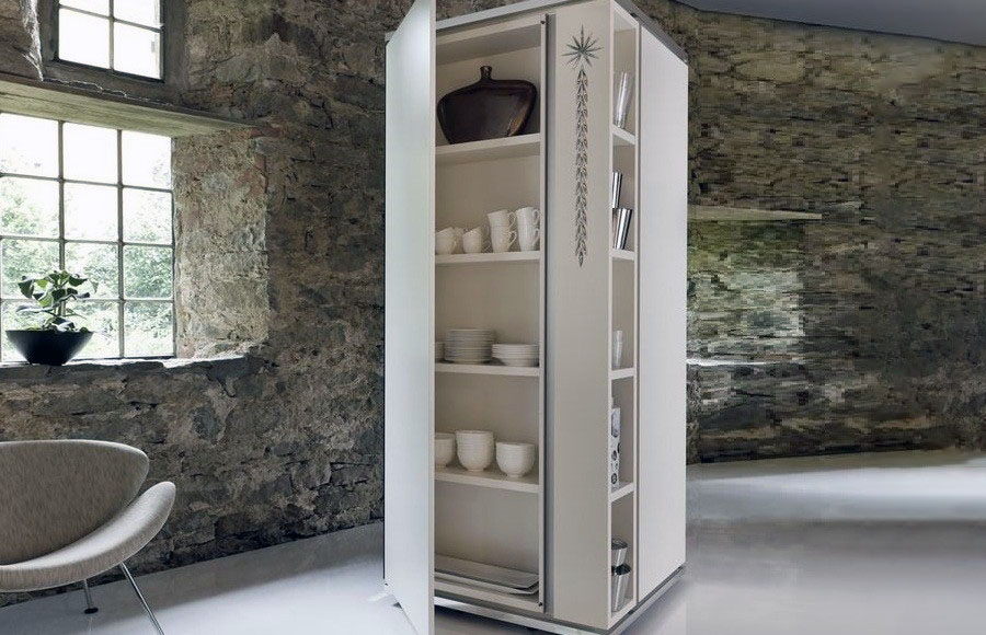 Приклад місткої підлогової шафи для зберігання предметів та продуктів на кухні