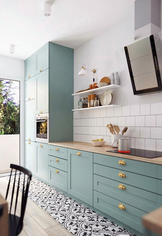 Сучасна кухня з практичною шафою-колонною