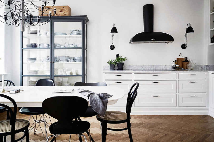 Установка витяжки на кухні без навісних полиць