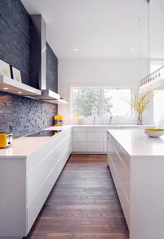 Кухня с дизайном в стиле минимализм без навесных шкафов