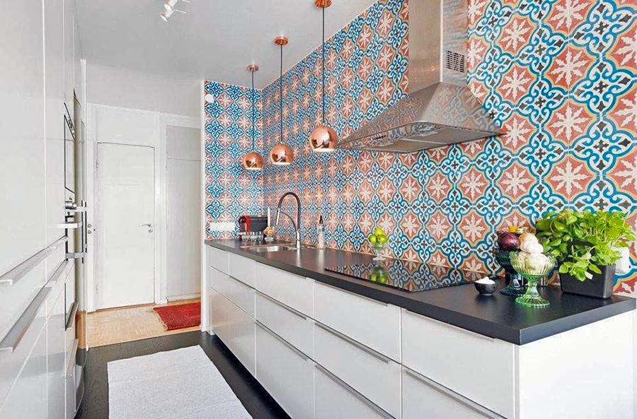 Паралельне планування кухні без верхніх шафок