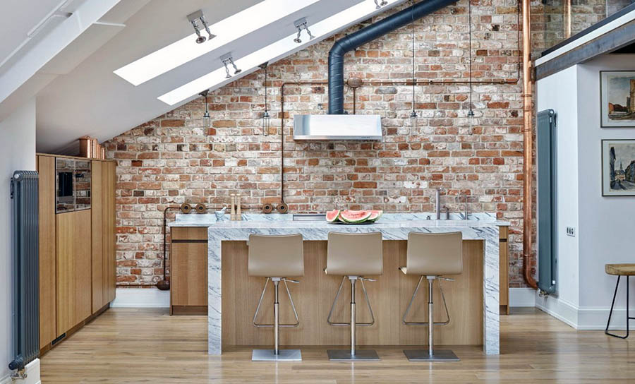 Реальний приклад кухні в стилі лофт без навісних полиць та шаф