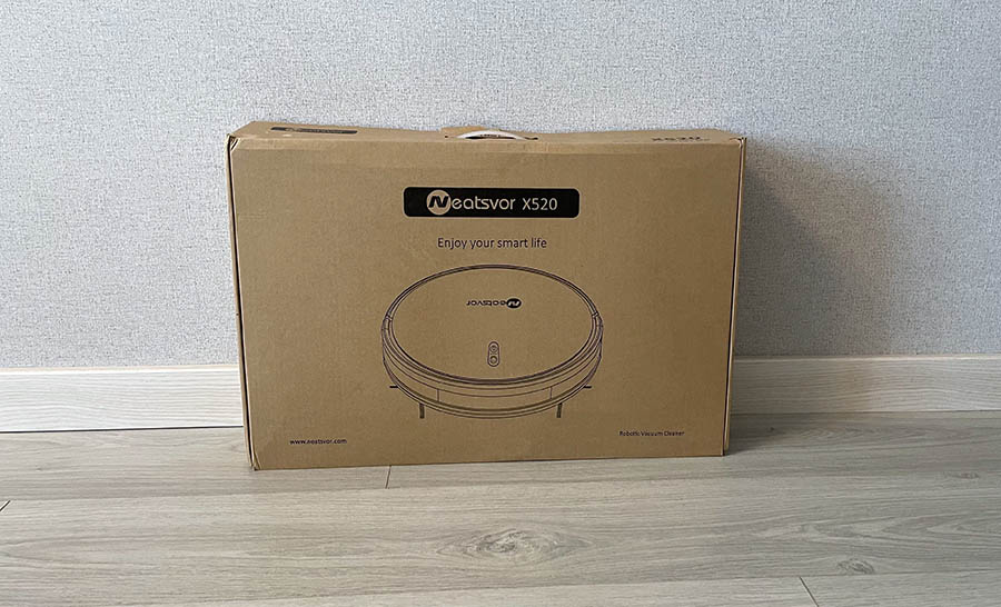 Зовнішній вигляд упаковки робота пилососу Neatsvor X520
