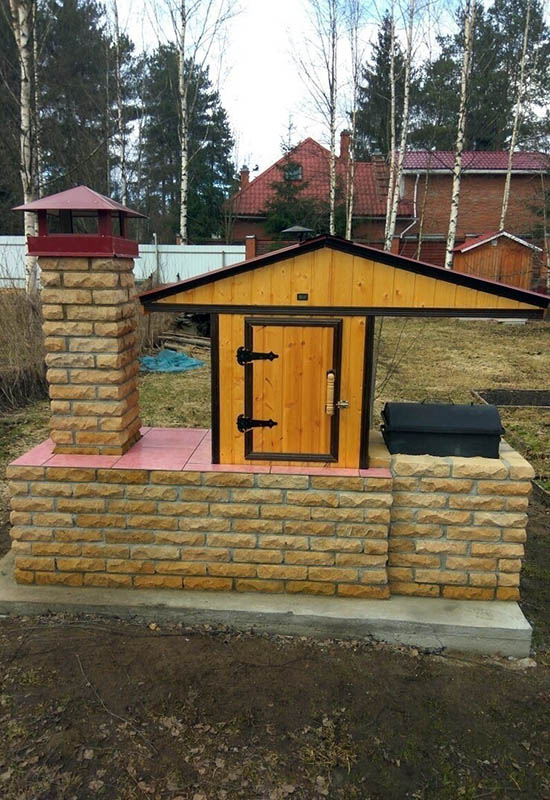 Практична холодна коптильня із цегли