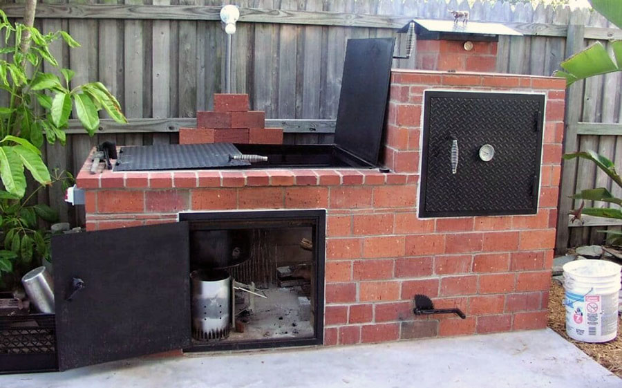 Приклад цегляної коптильні холодного копчення