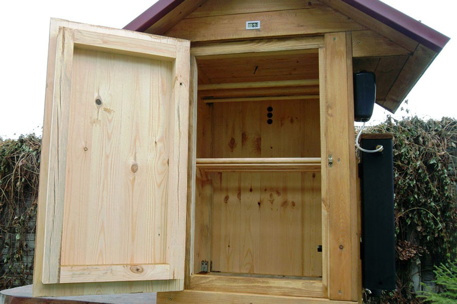 Як зробити холодну коптильню з дерева