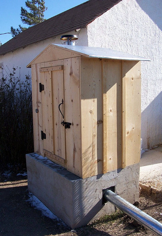 Какой материал выбрать для холодной коптильни своими руками