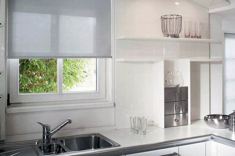 Які аксесуари підходять для кухні в стилі хай тек