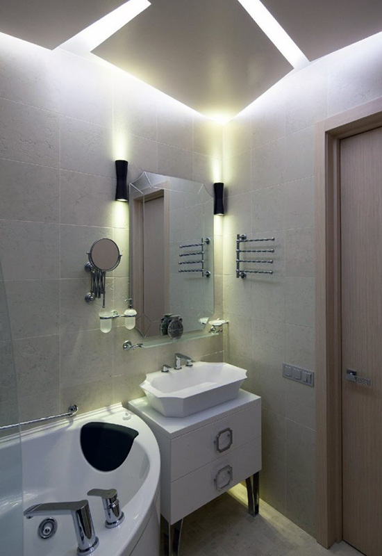 Практична та стильна система освітлення для маленької ванної кімнати