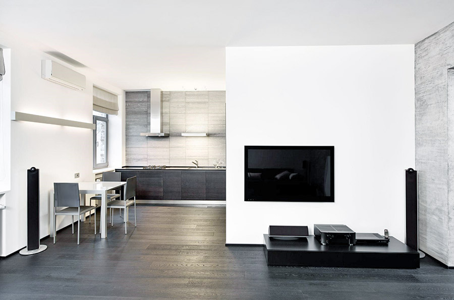 Приклад великої та просторої кухні з інтер'єром у стилі хай-тек