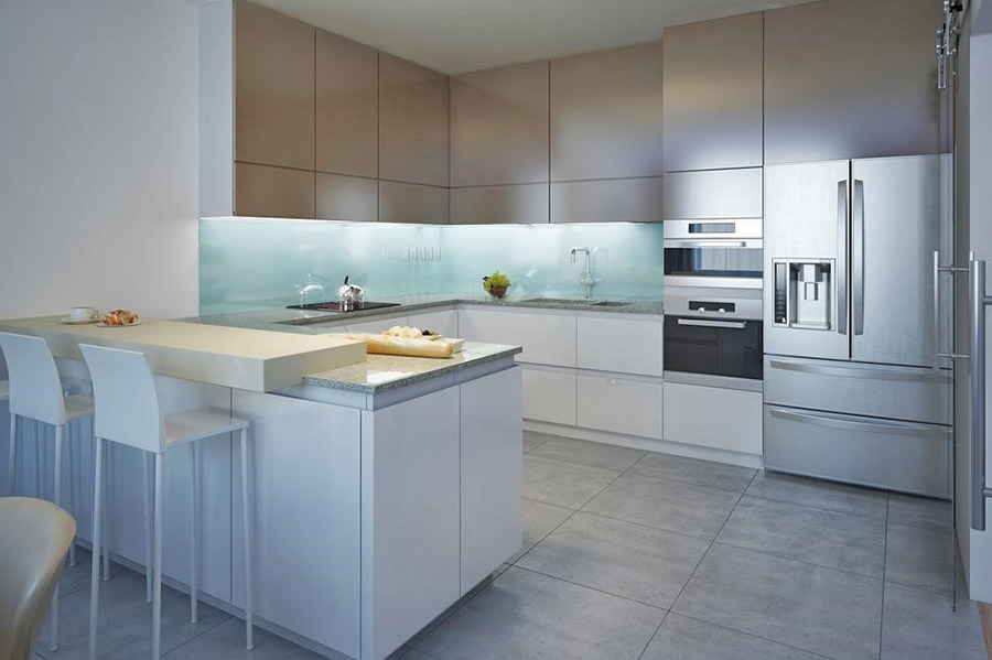 Приклад оздоблення підлоги в сучасній кухні з дизайном інтер'єру в стилі хай-тек